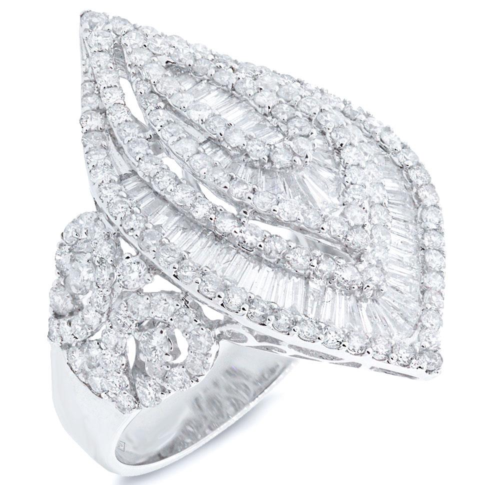 18k White Gold Diamond Lady's Ring - 3.20ct