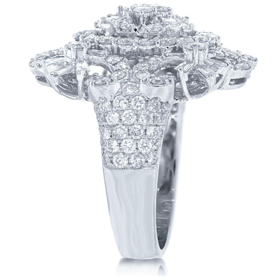 18k White Gold Diamond Lady's Ring - 3.30ct