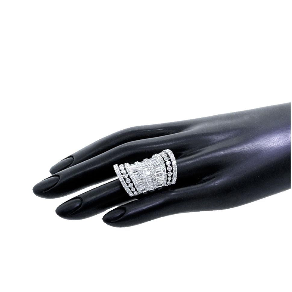 18k White Gold Diamond Lady's Ring - 7.13ct