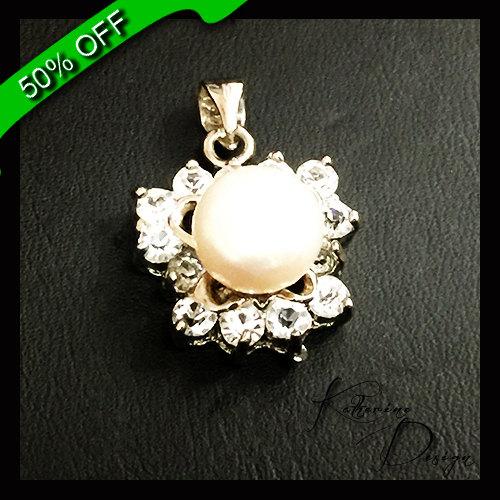 Freshwater Pearl Pendant with 0.22 CTW Round Brilliant Cut Stone In .925   Sterling Silver