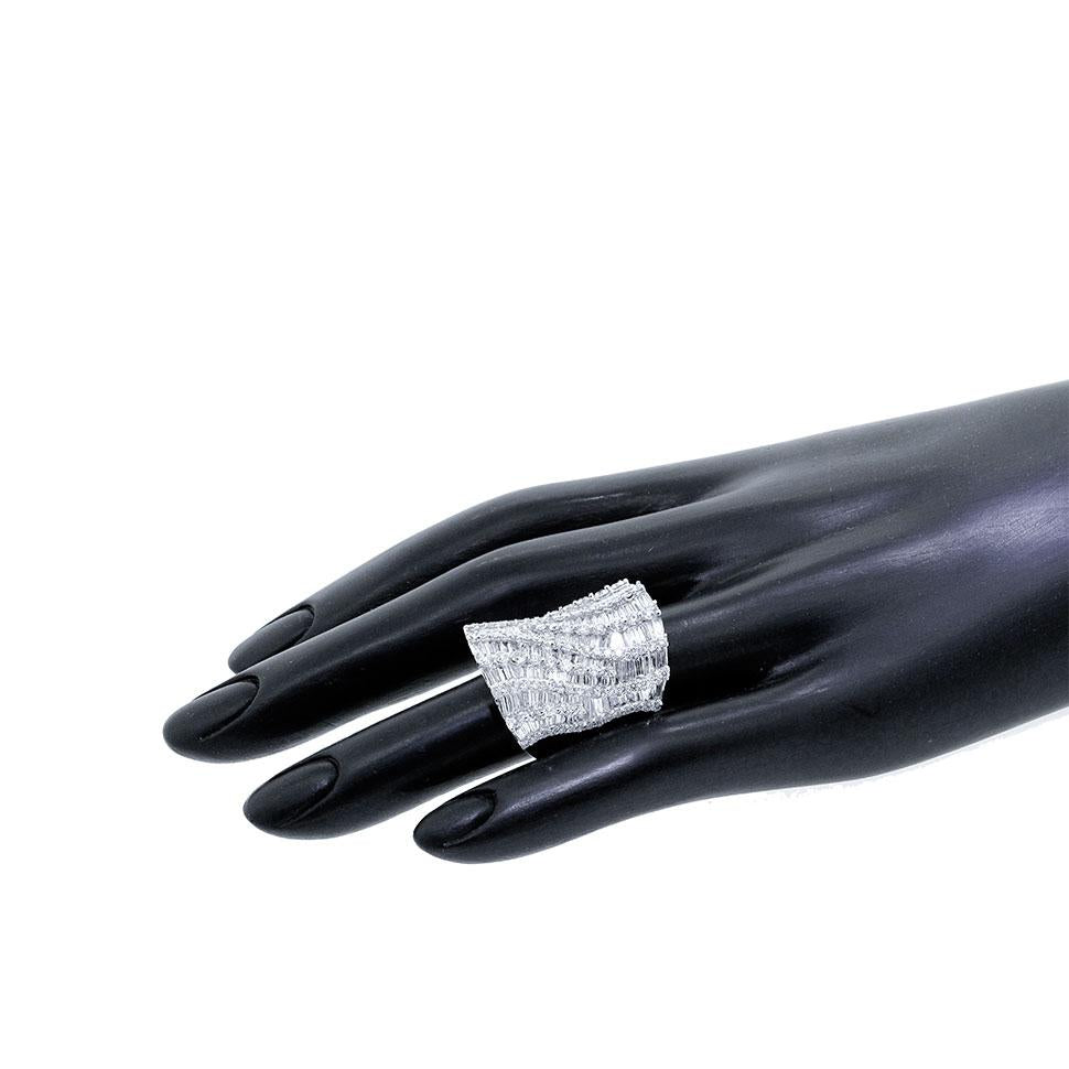 18k White Gold Diamond Lady's Ring - 6.09ct