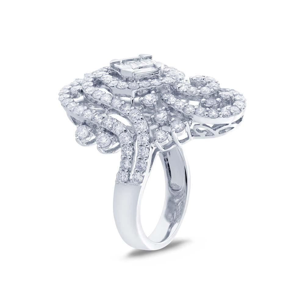 18k White Gold Diamond Lady's Ring - 3.00ct