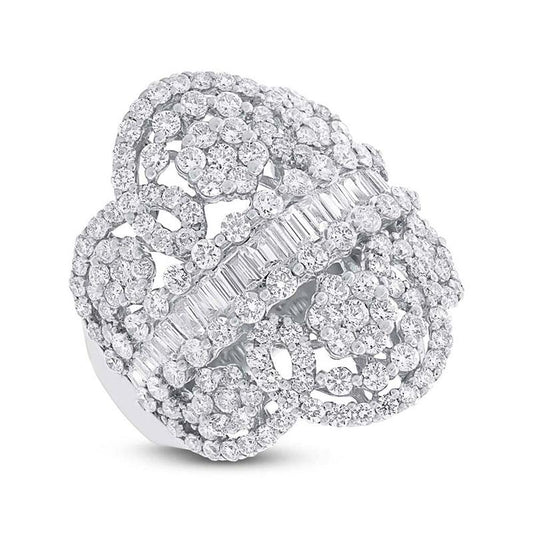 18k White Gold Diamond Lady's Ring - 3.63ct