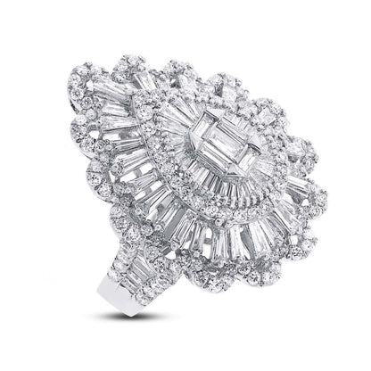 18k White Gold Diamond Lady's Ring - 3.80ct