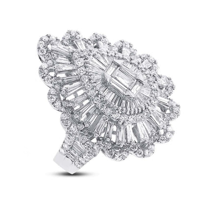 18k White Gold Diamond Lady's Ring - 3.80ct