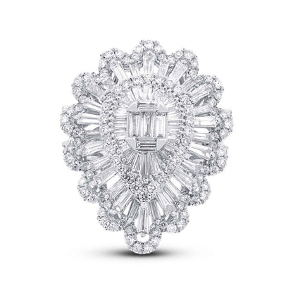 18k White Gold Diamond Lady's Ring - 3.80ct