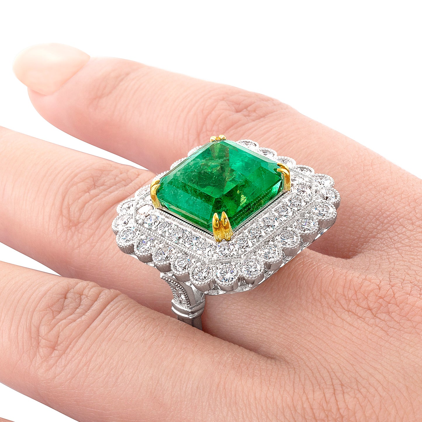 Classy Emerald Lady's Ring